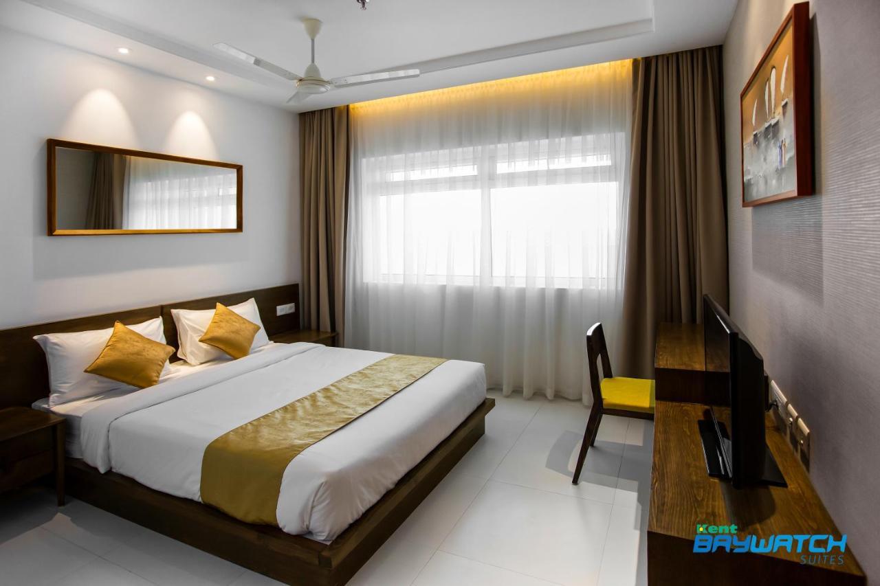 Kent Baywatch Suites Kochi Esterno foto
