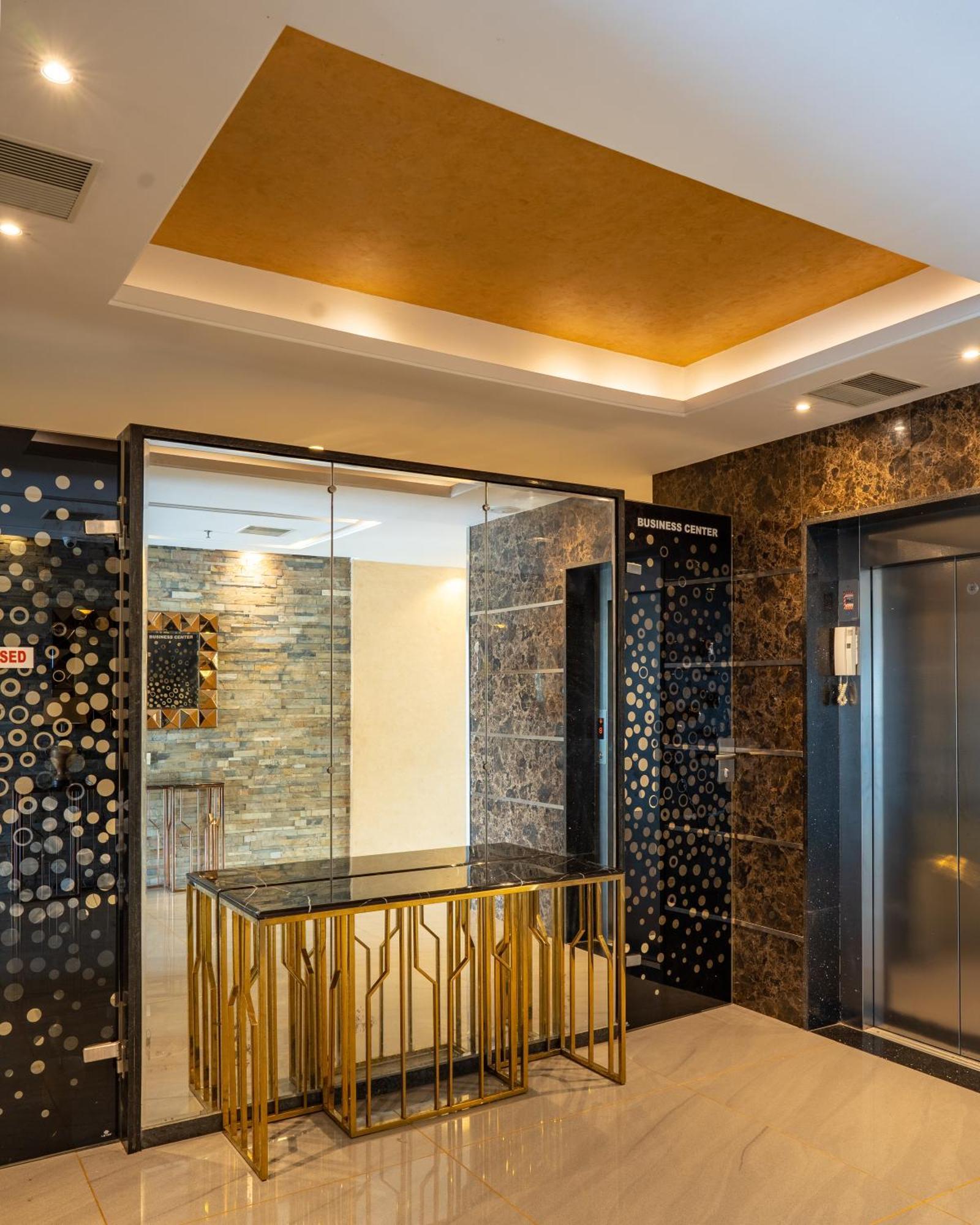 Kent Baywatch Suites Kochi Esterno foto