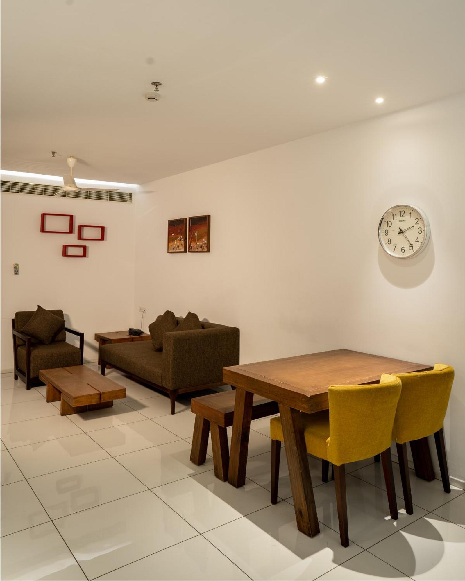 Kent Baywatch Suites Kochi Esterno foto