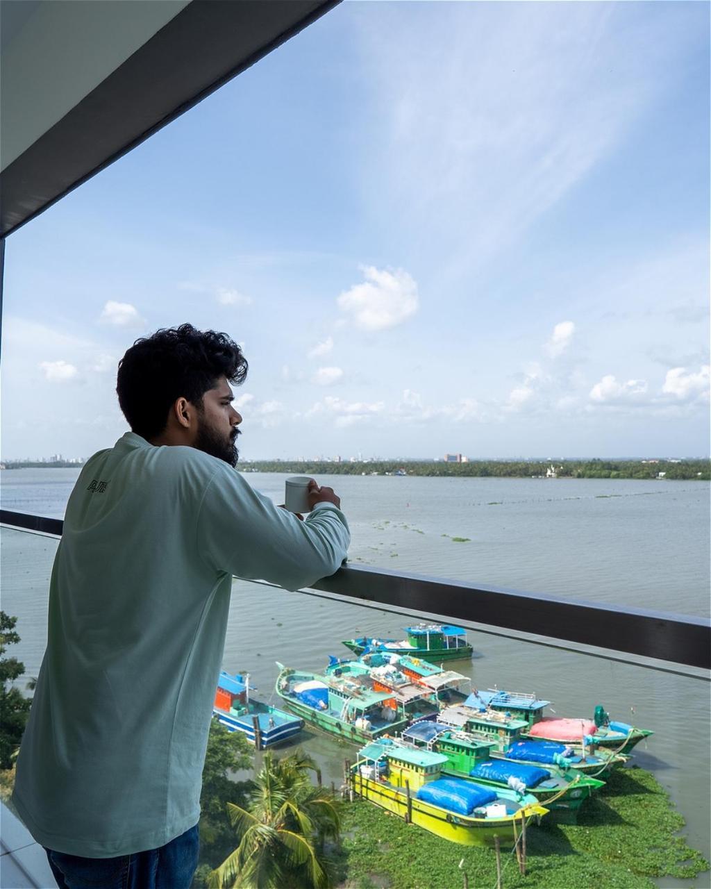 Kent Baywatch Suites Kochi Esterno foto