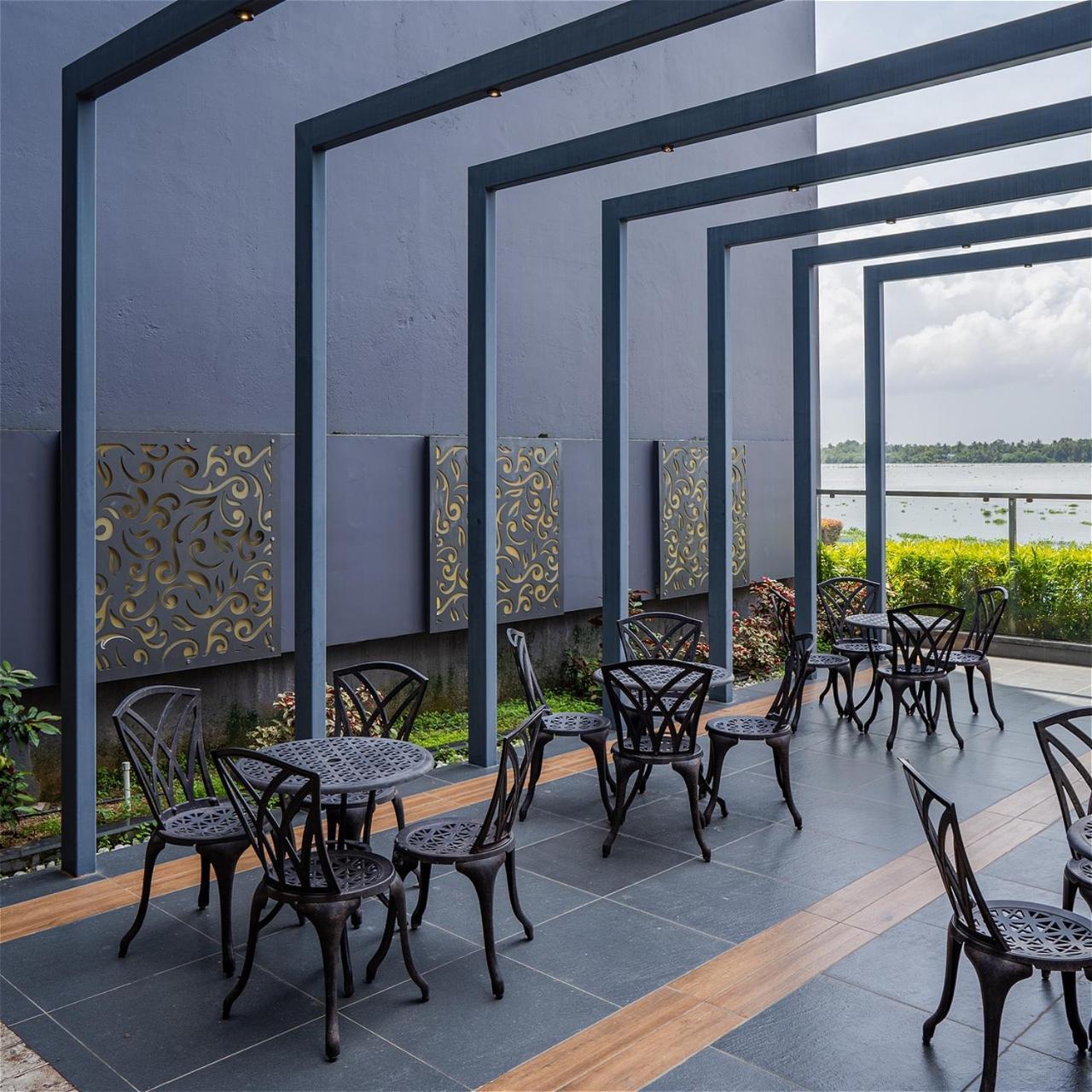 Kent Baywatch Suites Kochi Esterno foto