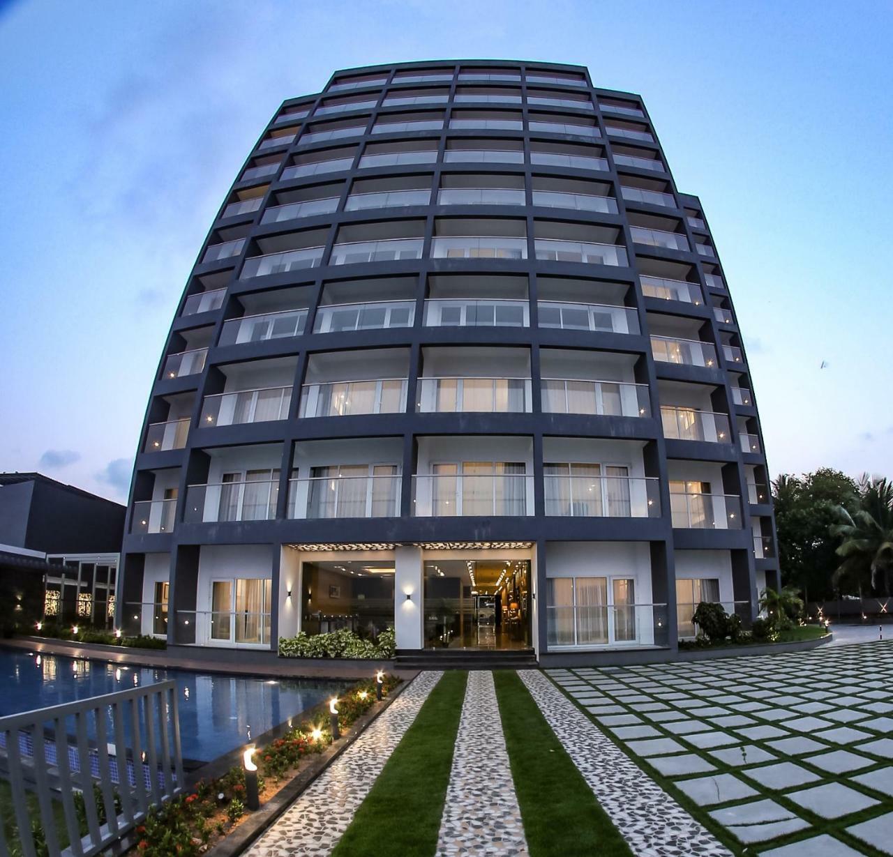 Kent Baywatch Suites Kochi Esterno foto