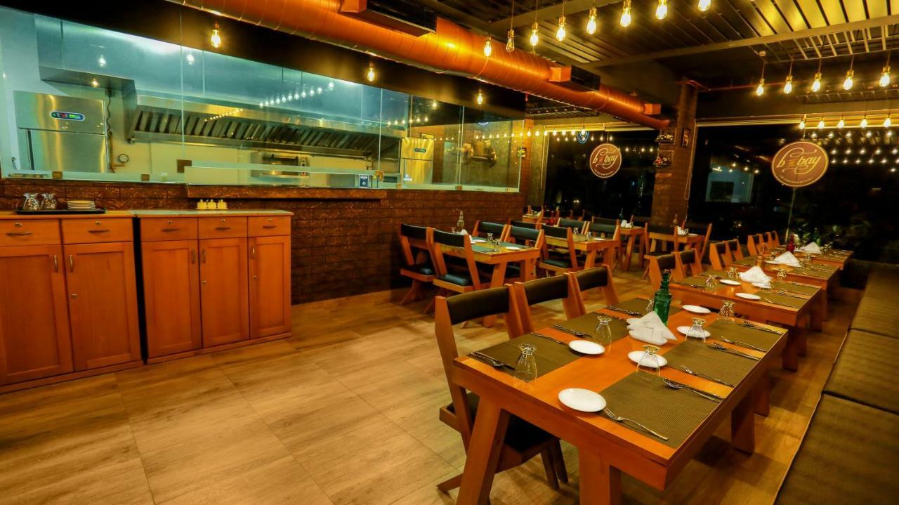 Kent Baywatch Suites Kochi Esterno foto