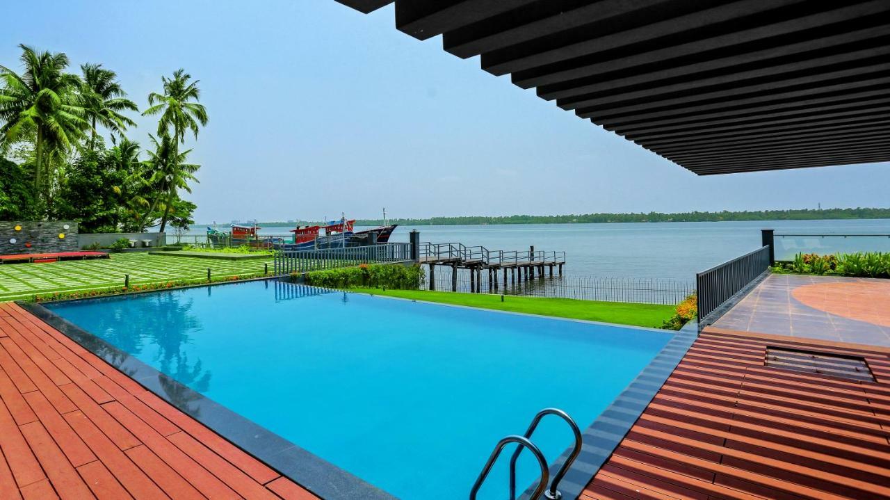 Kent Baywatch Suites Kochi Esterno foto